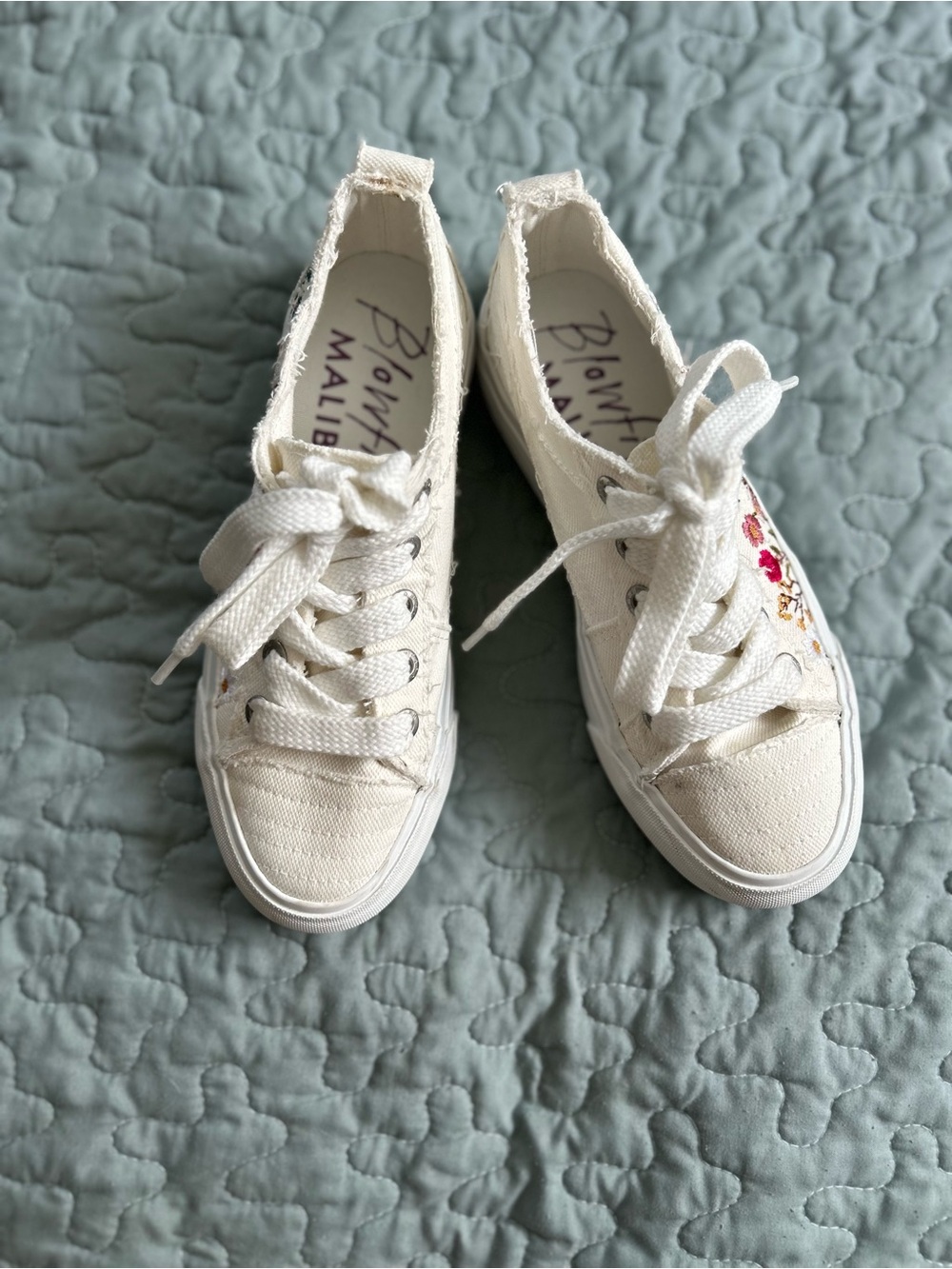 Blowfish Cream Canvas Low-Top Sneakers - Sand Dollar Bee